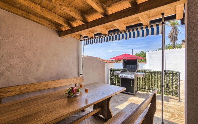 Amazing Home in Liznjan With Wifi and 3 Bedrooms