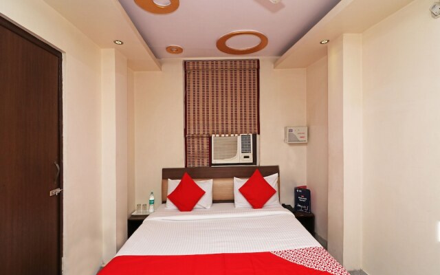 OYO 4011 Hotel Travellers Inn