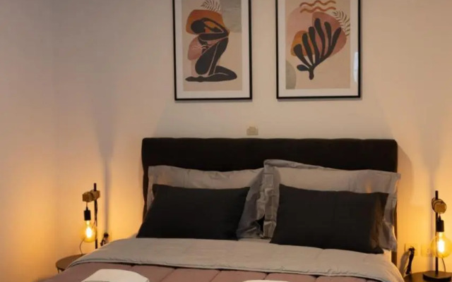 Spacious apartment close to the sea and the city center