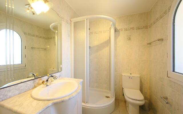Requesens 166 - Three Bedroom