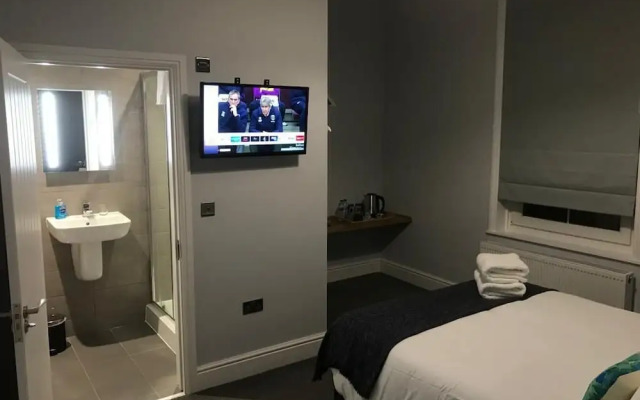 Springfield House Serviced Accommodation by Saffatel