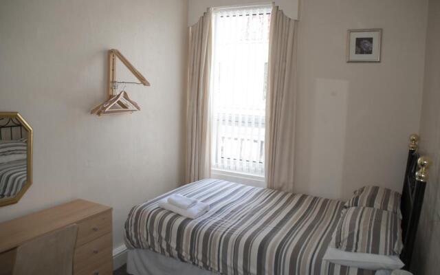 Chaplins Hotel - Guest house