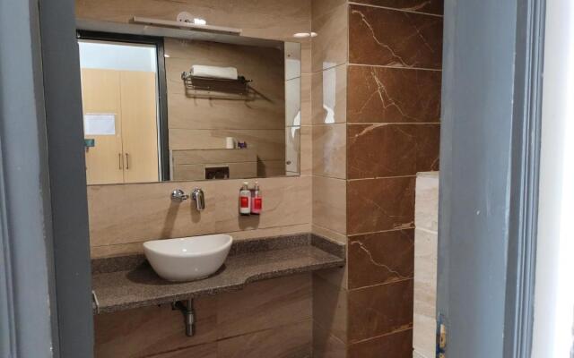 Saltstayz Express – Medicity (Near Medanta Hospital)