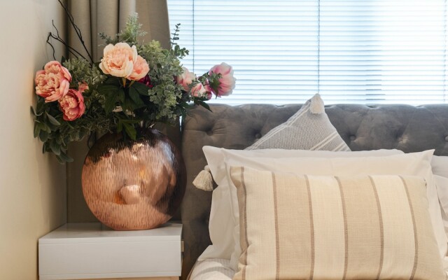 Tranquil And Spacious Home Near Shopping Mall