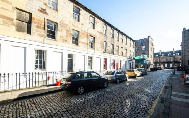 Ultra Modern, West End Village, Refurbished 1 bed