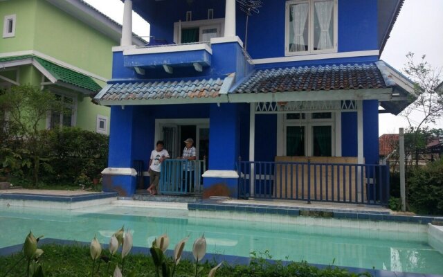 Villa Abdi Cipanas with Swimming Pool