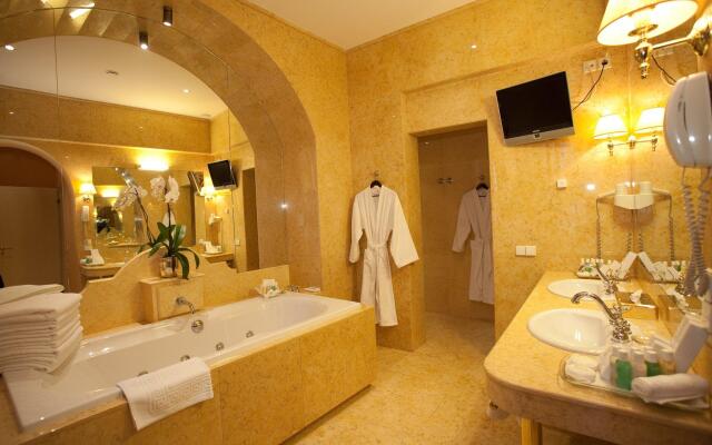 NARUTIS hotel