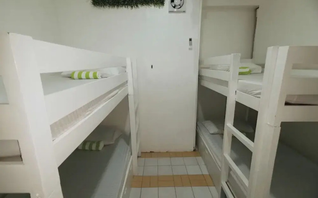 Resort’s Side Hostel near Shangrila