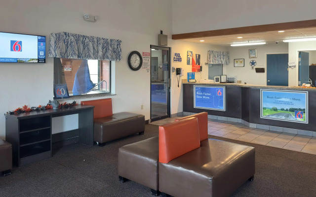 Motel 6 Waterloo, IA