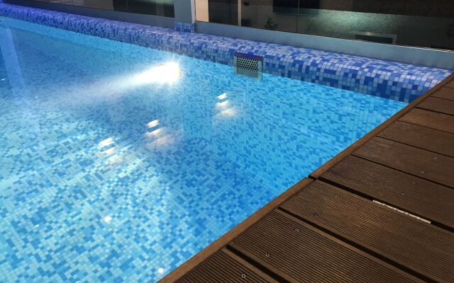 Młyńska 8 Apartament z prywatnym basenem