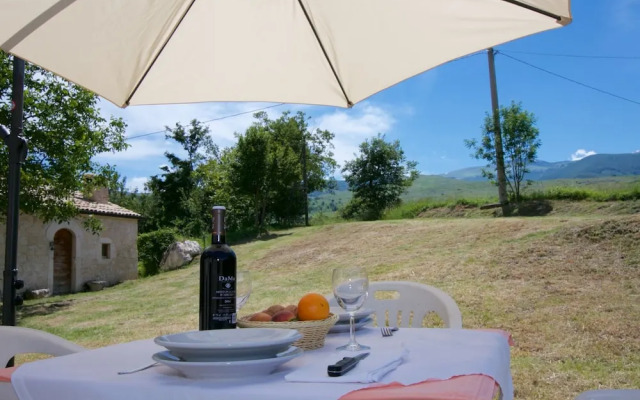 Vintage Cottage in Roccamorice with Garden