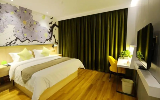 Vatica Huanggang Luotian County City Square Hotel