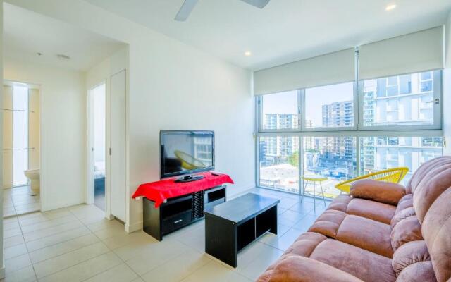 AirTrip Apartments on Doggett Street