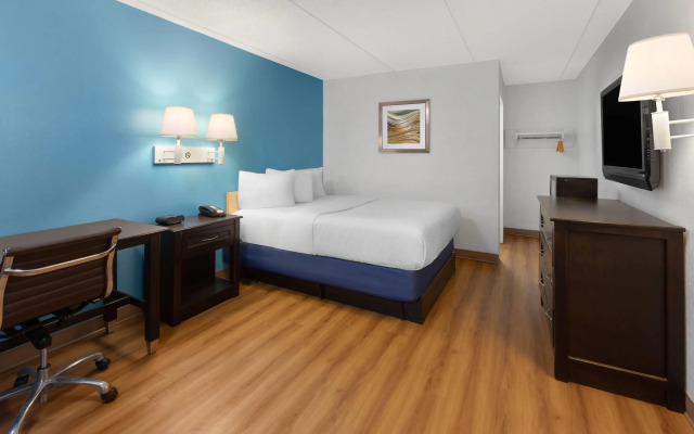 Travelodge by Wyndham Madison Heights MI