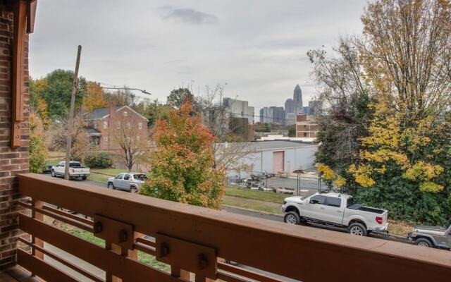 Open Concept Loft Near Uptown & Stadium