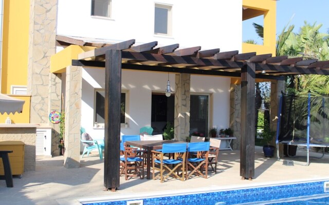 Immaculate 3-bed House in Pentakomo