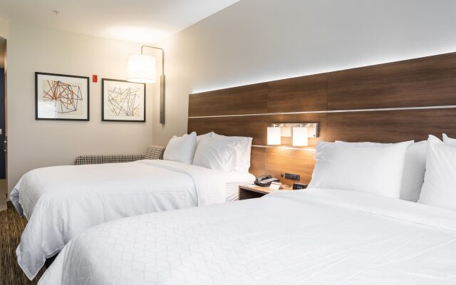 Holiday Inn Express & Suites Lake Forest, an IHG Hotel