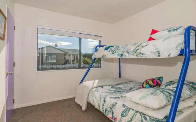 Sunlight Bach - Whitianga Holiday Home