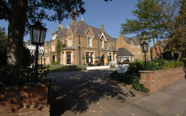 Cotswold Lodge Hotel
