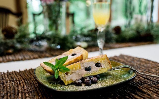 Arlingtons River Rock Inn Bed & Breakfast