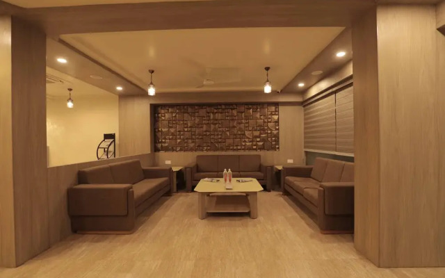 Pride Biznotel Gir Sasan