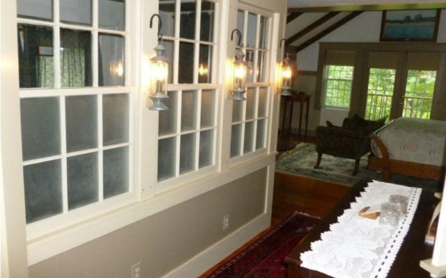 1786 The Limestone Inn Bed & Breakfast