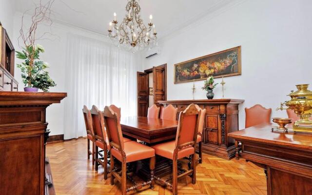 Prestigious Apartment Via Veneto