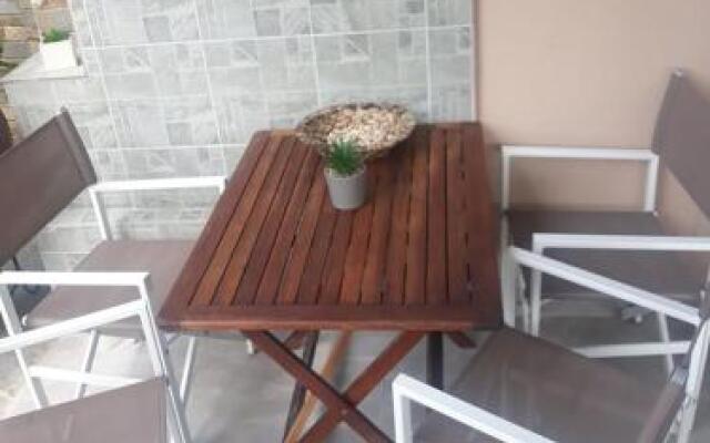 Violetta Studios & Apartments