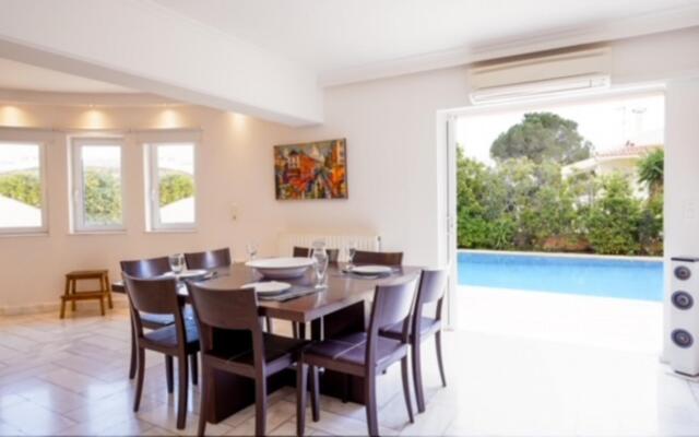 Deluxe Villa w/ Pool 5 bdrm