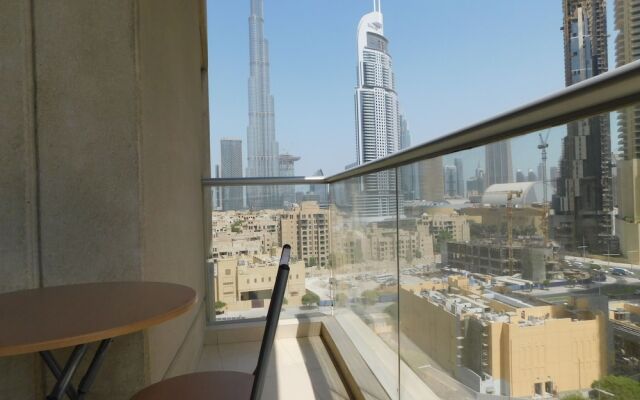 Luton Vacation Home Burj Views