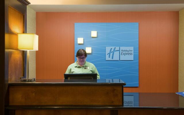 Holiday Inn Express & Suites Wauseon by IHG