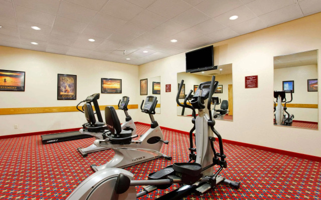 Roosevelt Grand Dakota, SureStay Collection by Best Western