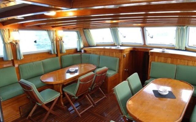 Plaghia Charter Boat&Breakfast