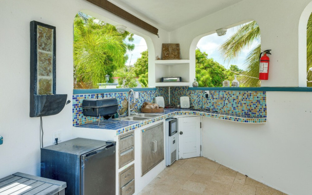 Walk to Playa La Chata! Casita w/ Pool Access