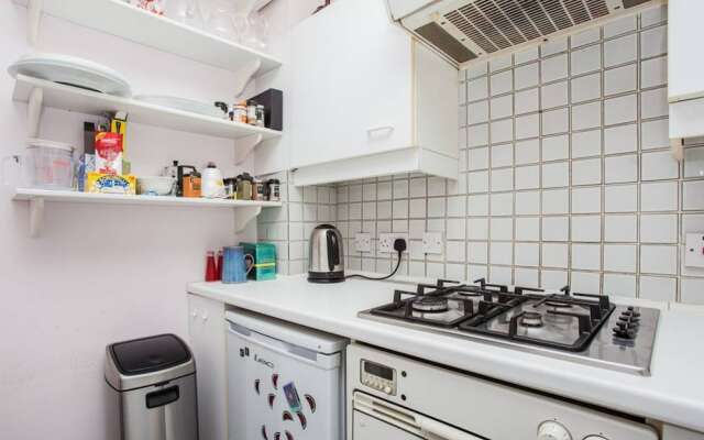 Beautiful and Light Chelsea 1 Bed Apartment