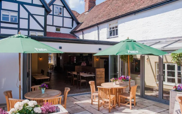 The White Hart, Overton