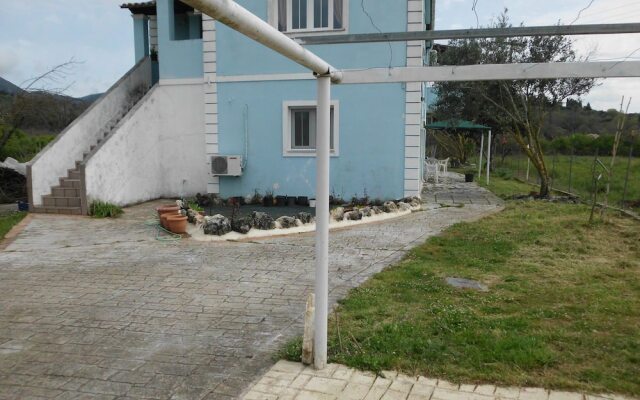 Toms House 4 in Felekas