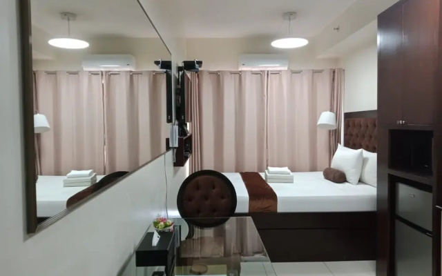 Condo Unit With Balcony in Manila