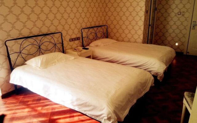 Longbai Business Hotel