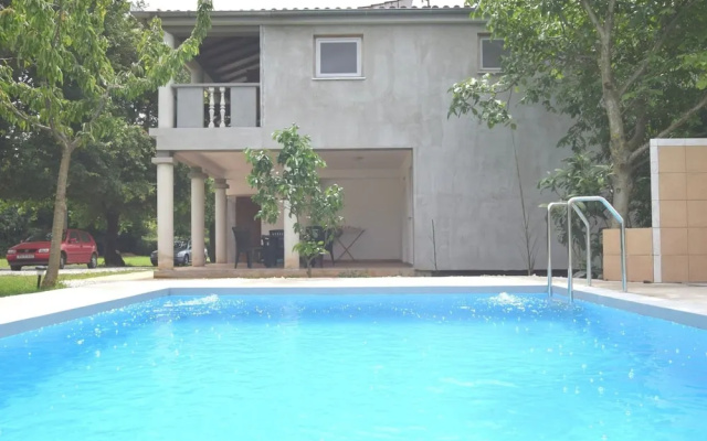 Modern Pool Apartment in Banjole