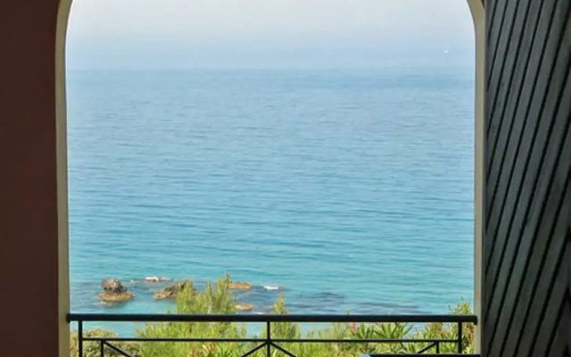 Charming Studio Apartments With Swimming Pool Near Pelekas Beach