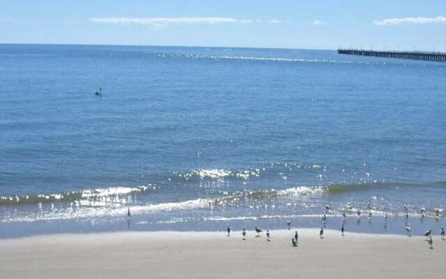 1 BDR/Apt/Foxtel/WiFi/Pool/parking/Spa/Urangan