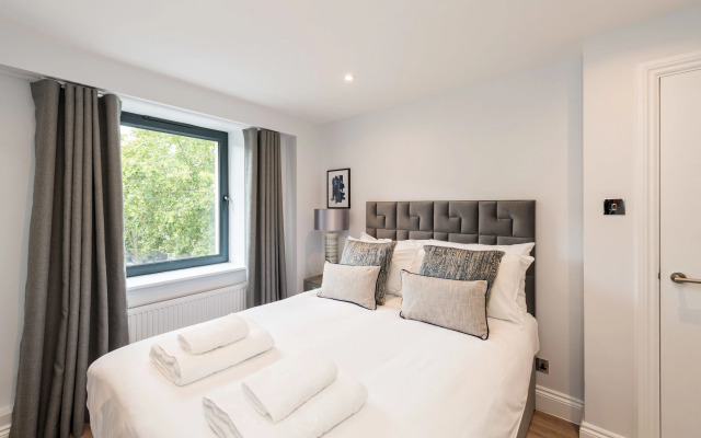 The Carlyle - Elegant Serviced Apartments