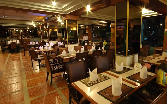 Lopburi Inn