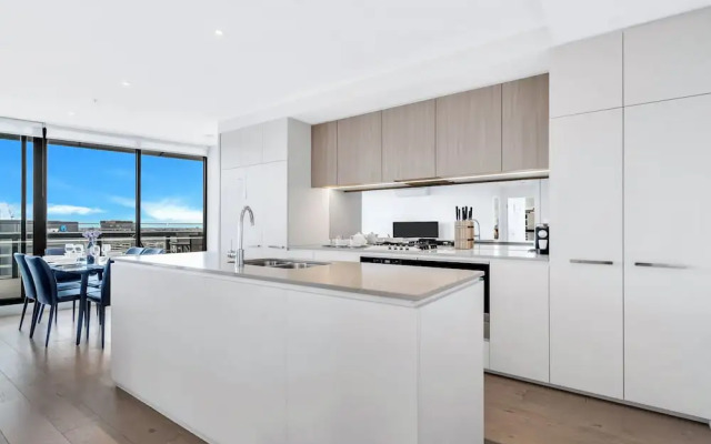 Wyndel Apartments Riverside on Collins