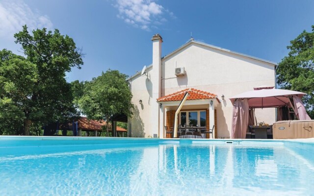 Amazing Home in Lozovac with Hot Tub, WiFi & 4 Bedrooms
