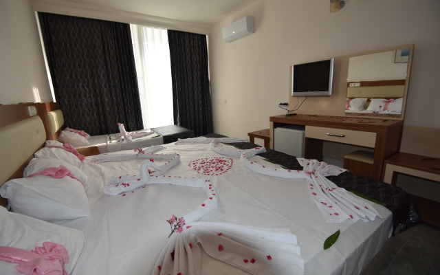 Vi̇va Beach Hotel