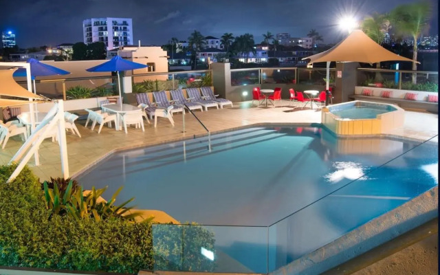 Tiki Hotel Surfers Paradise