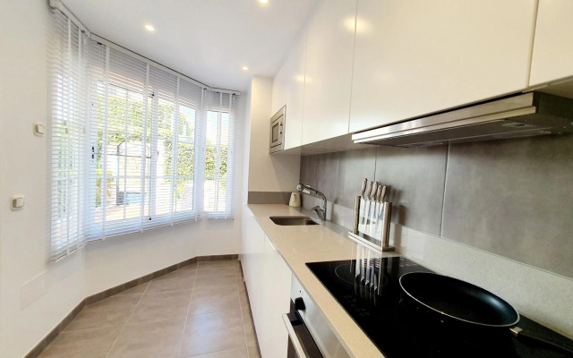 Lomas de Cabopino House