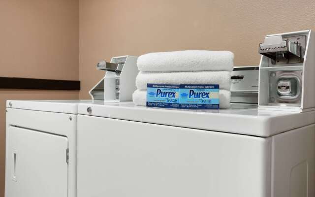 Days Inn & Suites by Wyndham Conroe North